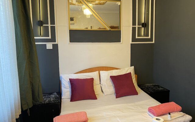 Petek Hotel