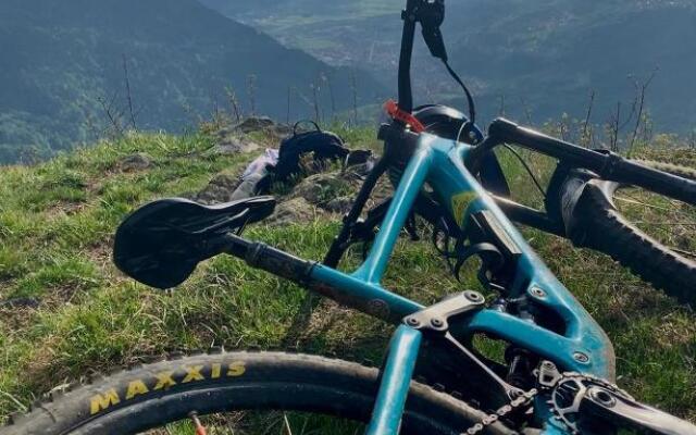 Appartement avec jacuzzi dans chalet privé, grande terrasse, parking gratuit