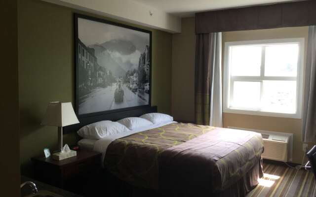 Super 8 by Wyndham Hardisty