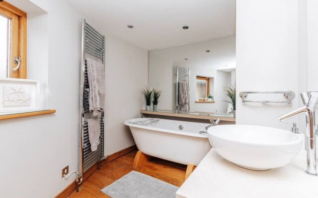 The Herringbone - 3 Bed With Parking Pet Friendly