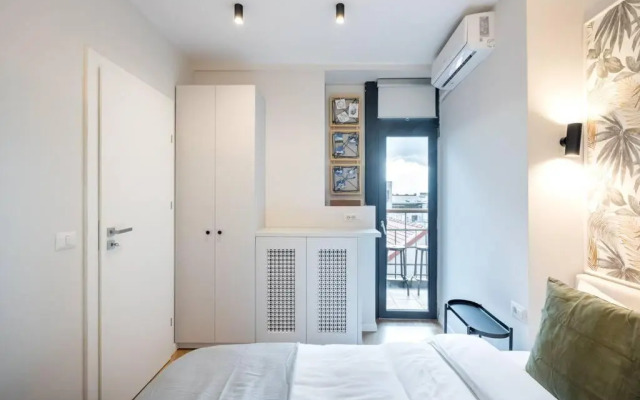 Sunny 3BR Midtown Flat - Amazing View Balcony