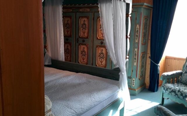 Hotel Croix dOr et Poste