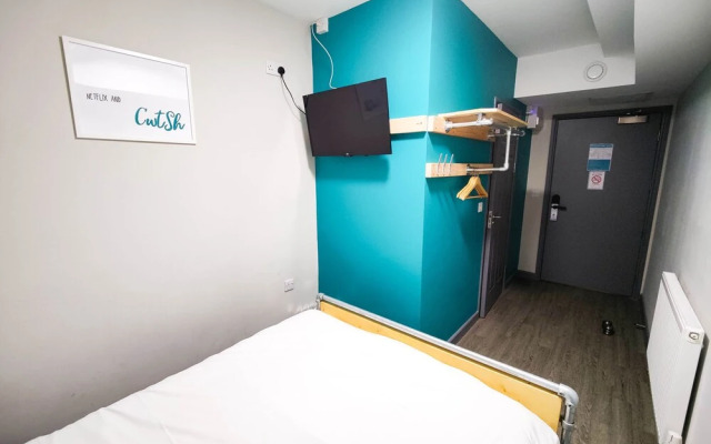 Cwtsh Hostel
