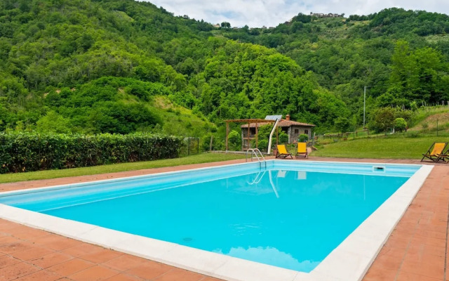 Apartment in Fosciandora With Pool
