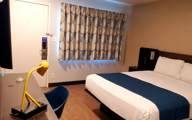 Motel 6 Palmdale, CA