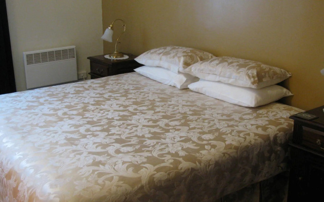 The Postmaster Inn BnB – Guest Rooms – Smithton