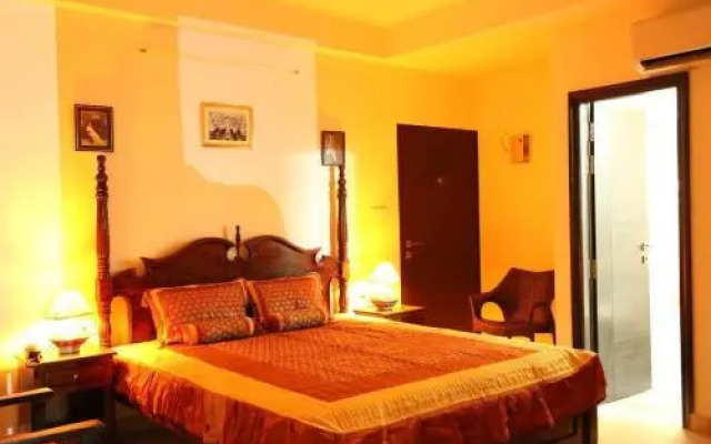 Saket Inn