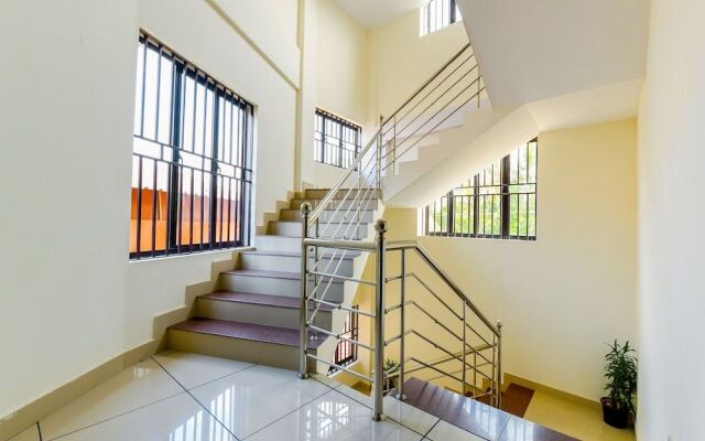 OYO 11069 Hotel Hisham Suits