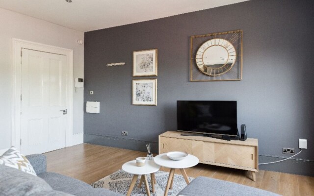 The Riverside Escape - 3bdr in 3 Central Apartments