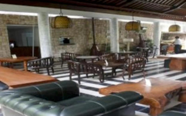 Flores Gallery Hotel