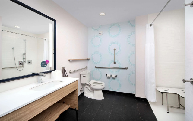 Tru by Hilton Charleston Ashley Phosphate