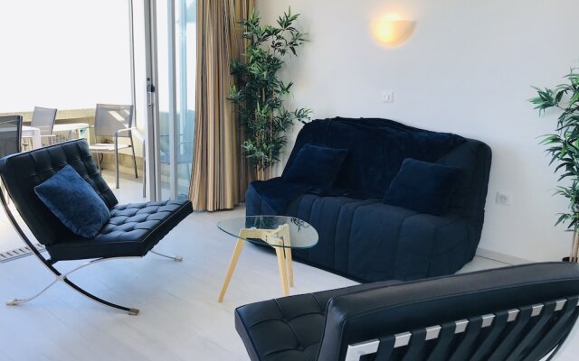 Costa Plana Collection