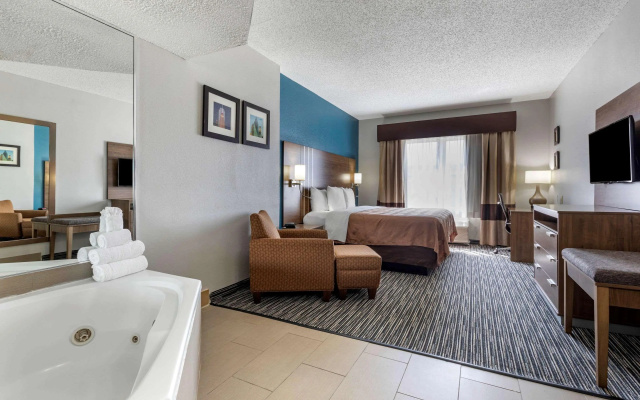 Quality Inn & Suites I-35 E / Walnut Hill