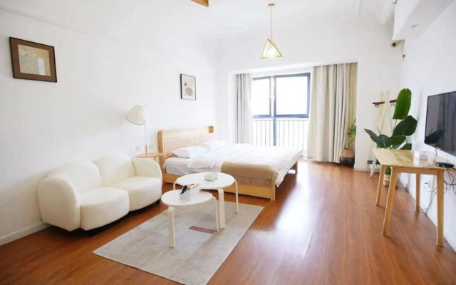 Chongqing Lilaideng Boutique Hotel (Ba'nan Wanda Xuetangwan Subway Station)