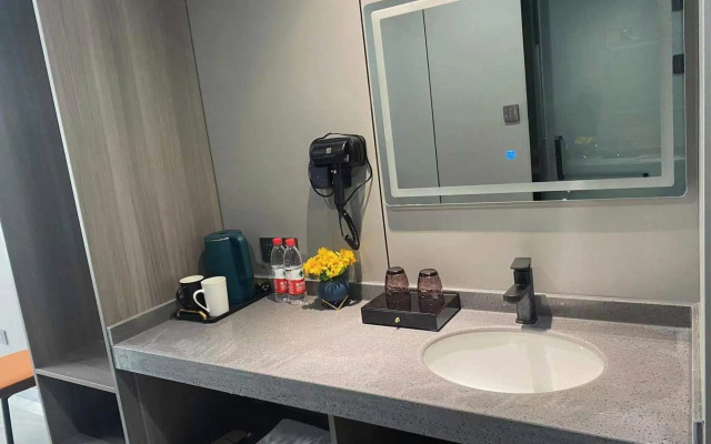 Home Inn Huayi Selected Hotel (Jinan CBD Branch)