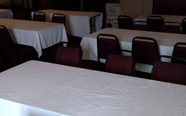 Bridgepointe Inn & Suites