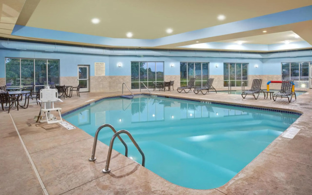 Holiday Inn Express And Suites Milwaukee Nw Park Place by IHG