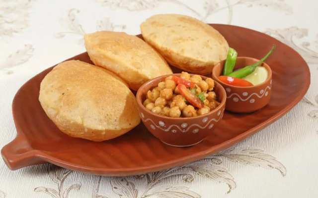 The White House by OYO Rooms