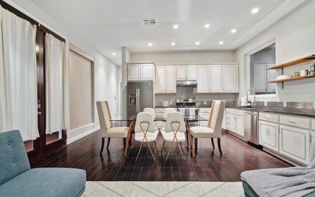 Hollys Parkside Haven- Guest House Included