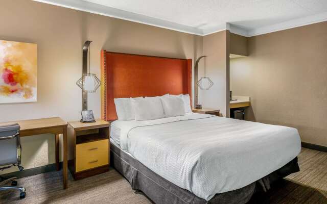 La Quinta Inn & Suites by Wyndham San Francisco Airport N