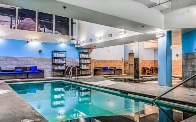 Luxury 3-Br Penthouse | INDOOR Pool & Hot Tub | Pool Table | 2 Decks + Mtn Views