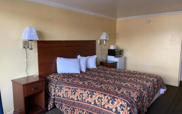Rodeway Inn By The Bay