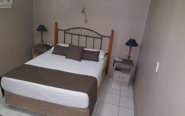 Nightcap at Queens Beach Hotel