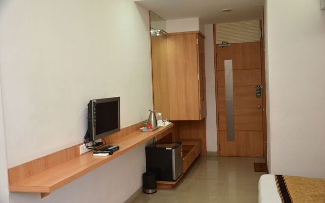 OYO 1000 Hotel Admiral Suites