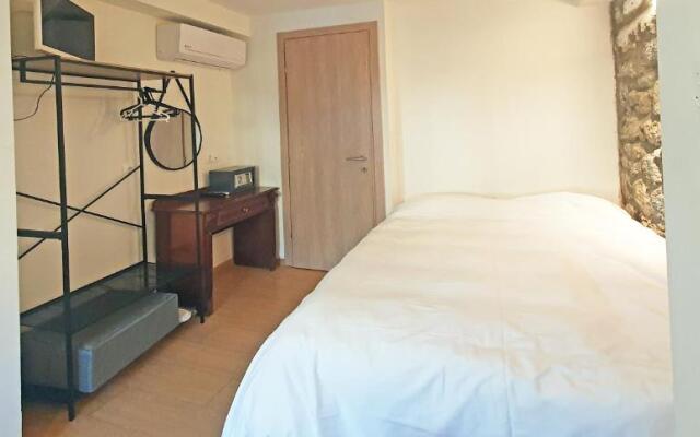 1951 Suites