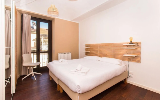 Colorful Statuto Square Design Apart