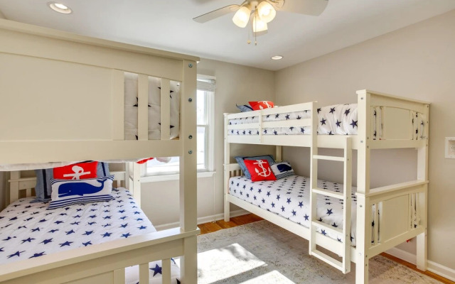 Avalon Vacation Rental w/ Porch & Grill!
