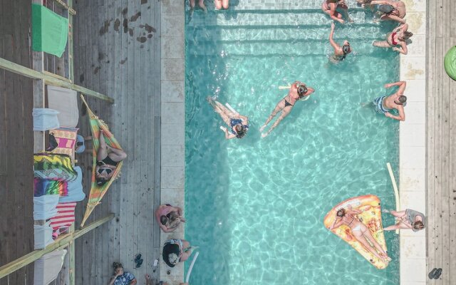Compay Hostel La Pedrera