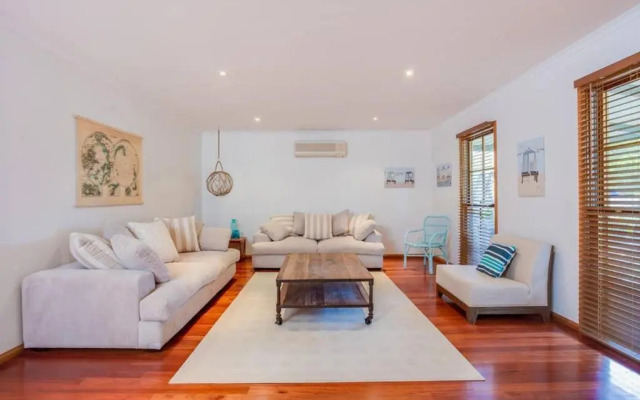 Charmes, paradise by the shore