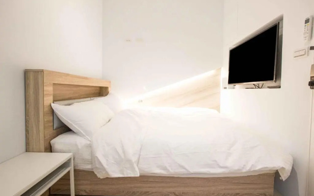 LIGHT INN - Hostel