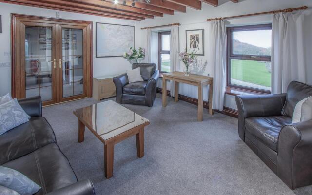 Stormy Castle - 6 Bedroom Sleeps 14 - Llangenith