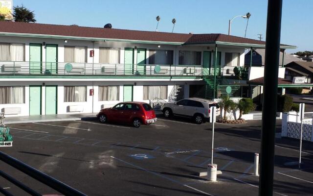 Travelers Beach Inn