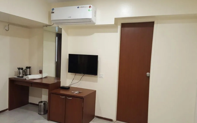 OYO 13771 Executive Residency