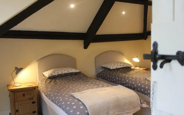 Courtyard Cottage With hot tub and Walled Garden — фото 2