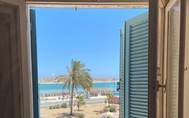 Lovely 4 bed vacation apartment with sea view