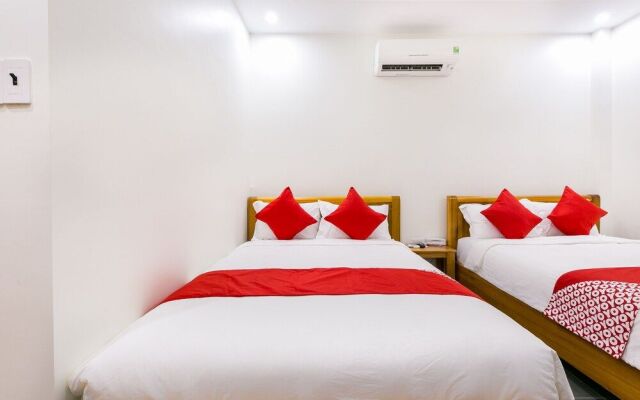 OYO 365 Rose Hotel