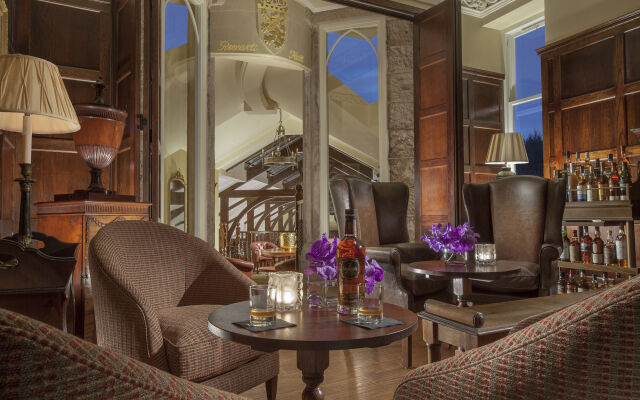 Crossbasket Castle Hotel & Restaurant