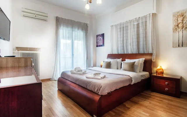 Gazi apartment with Acropolis views