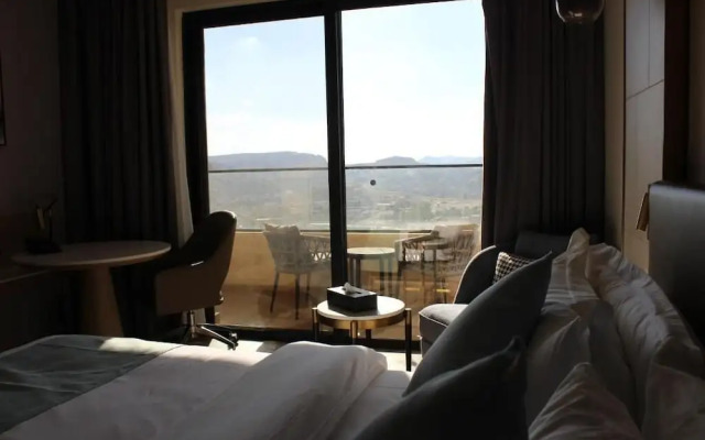 H Luxury Hotel