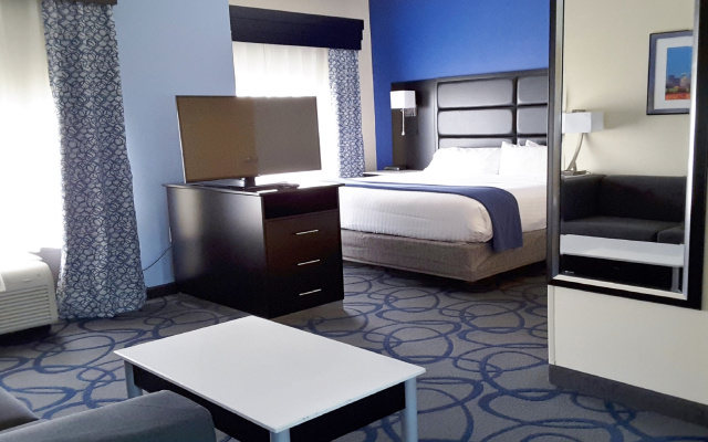 Holiday Inn Express Hotel & Suites by IHG