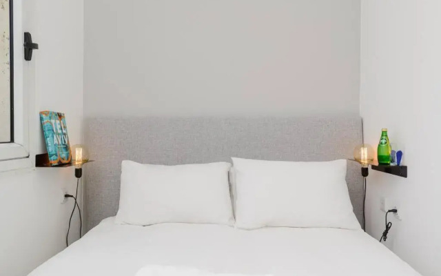 Into the Jacuzzi by HolyGuest