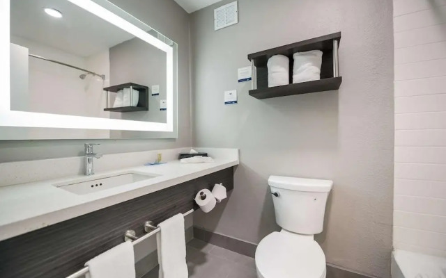 Clarion Pointe Marshall