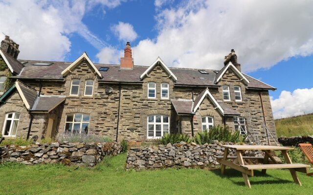 2 Railway Cottages