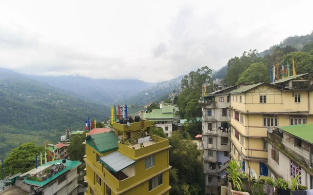 OYO 14894 Hotel Denzong Delight