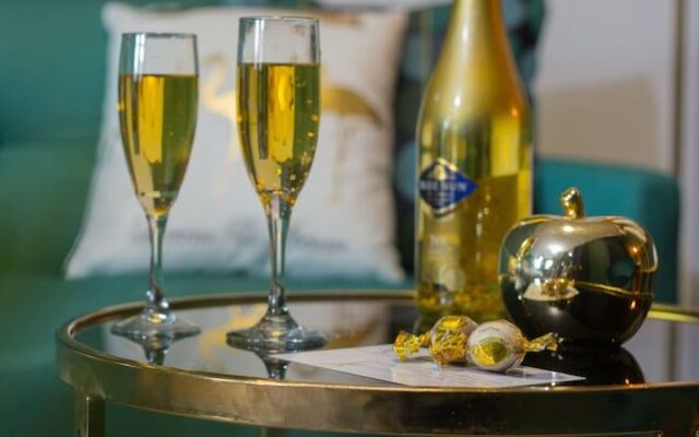 La Finca Luxury Suites Hotel