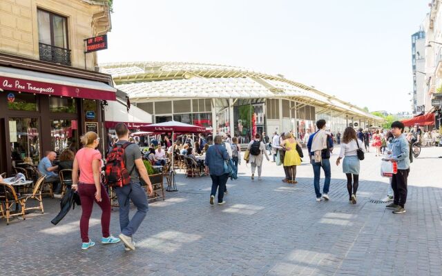 Luxury 3 Bedroom 2 Bathroom Loft - Louvre Museum